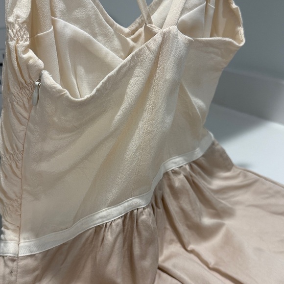Banana Republic Cream Midi Dress. Size 0 - Picture 7 of 8